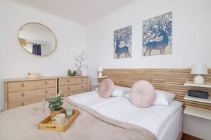 2 bedrooms, free WiFi, bed sheets - Kraków Apartment With Parking by Renters (Kraków)