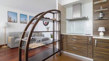 Microwave, dishwasher, coffee/tea maker, cookware/dishes/utensils