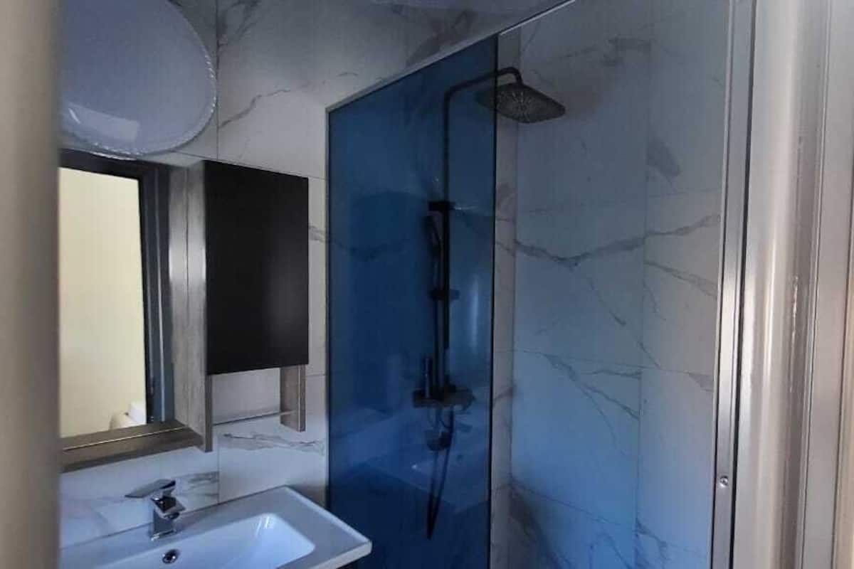 Chambre Simple, vue plage | Salle de bain