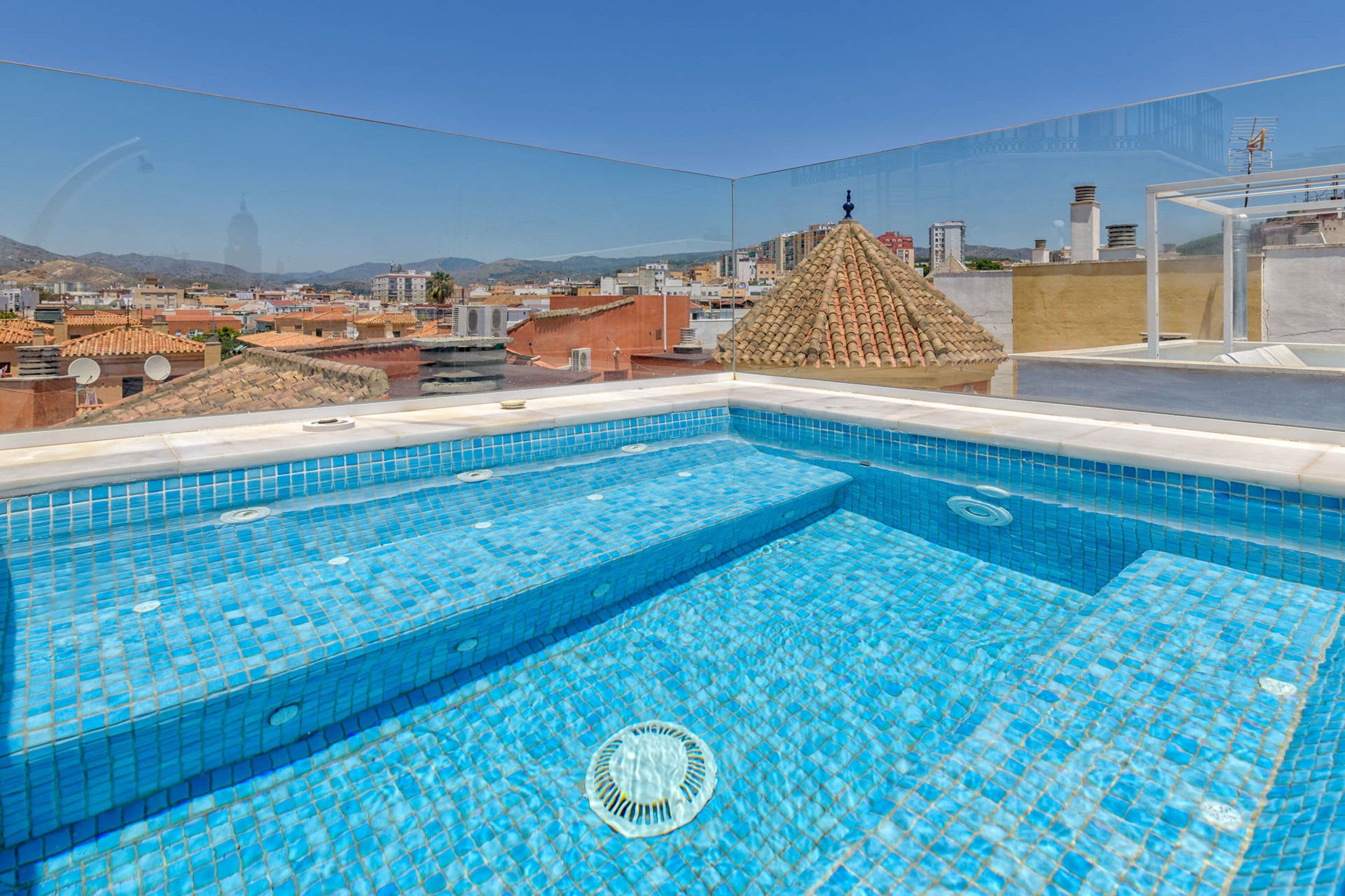 Luxury-Apartment, Stadtblick | Eigener Pool