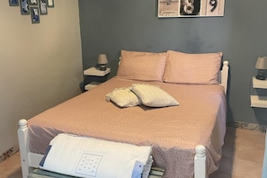 6 bedrooms, free WiFi, bed sheets