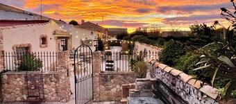 6 Bed House Sleeps 12 - Pool, Hot Tub, Fireplace