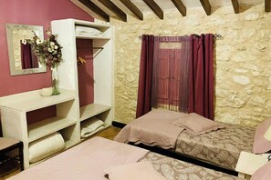 6 bedrooms, free WiFi, bed sheets