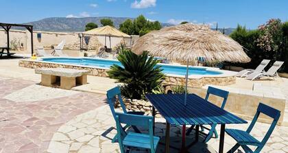 Pinoso/ubeda House With 6 Bedrooms