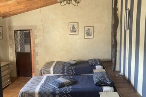 6 bedrooms, free WiFi, bed sheets - Pinoso/ubeda House With 6 Bedrooms (Pinoso)