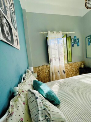6 kamar tidur, Wi-Fi gratis, dan seprai linen