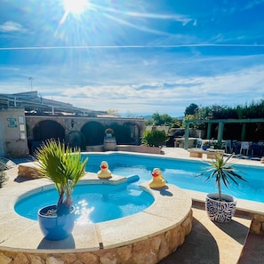 Outdoor pool - 6 Bed House Sleeps 12 - Pool, Hot Tub, Fireplace (Pinoso)
