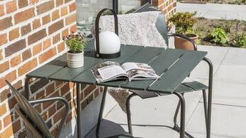 Deluxe Apartment, Garden View | Terrace/patio