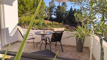 Room, 1 Bedroom, Smoking, Balcony | Outdoor dining
