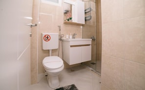 Room, 1 Bedroom, Smoking, Balcony | Bathroom