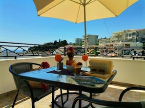 Room, 1 Bedroom, Smoking, Balcony | Outdoor dining