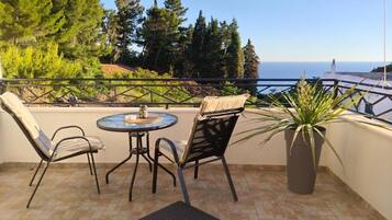 Room, 1 Bedroom, Smoking, Balcony | Property grounds