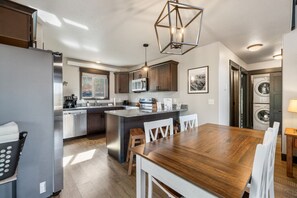 Dining - Rustic Peaks Cabin w/ Hot tub & Scenic Views (Lead)