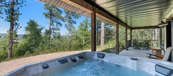 Rustic Peaks Cabin w/ Hot tub