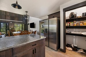Interior - Rustic Peaks Cabin w/ Hot tub & Scenic Views (Lead)