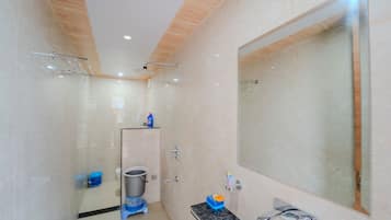 Family Villa | Bathroom | Shower, towels, soap