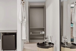 Interior - Saltwater Pool | Adults-only | Oceanpark Beach (San Juan)