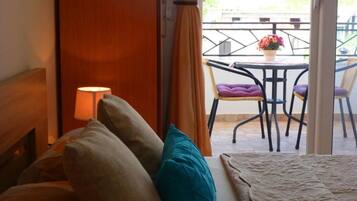 Room, 1 Bedroom, Smoking, Balcony | 1 bilik tidur