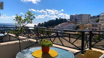 Room, 1 Bedroom, Smoking, Balcony | Outdoor dining