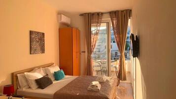 Room, 1 Bedroom, Smoking, Balcony | 1 bedroom