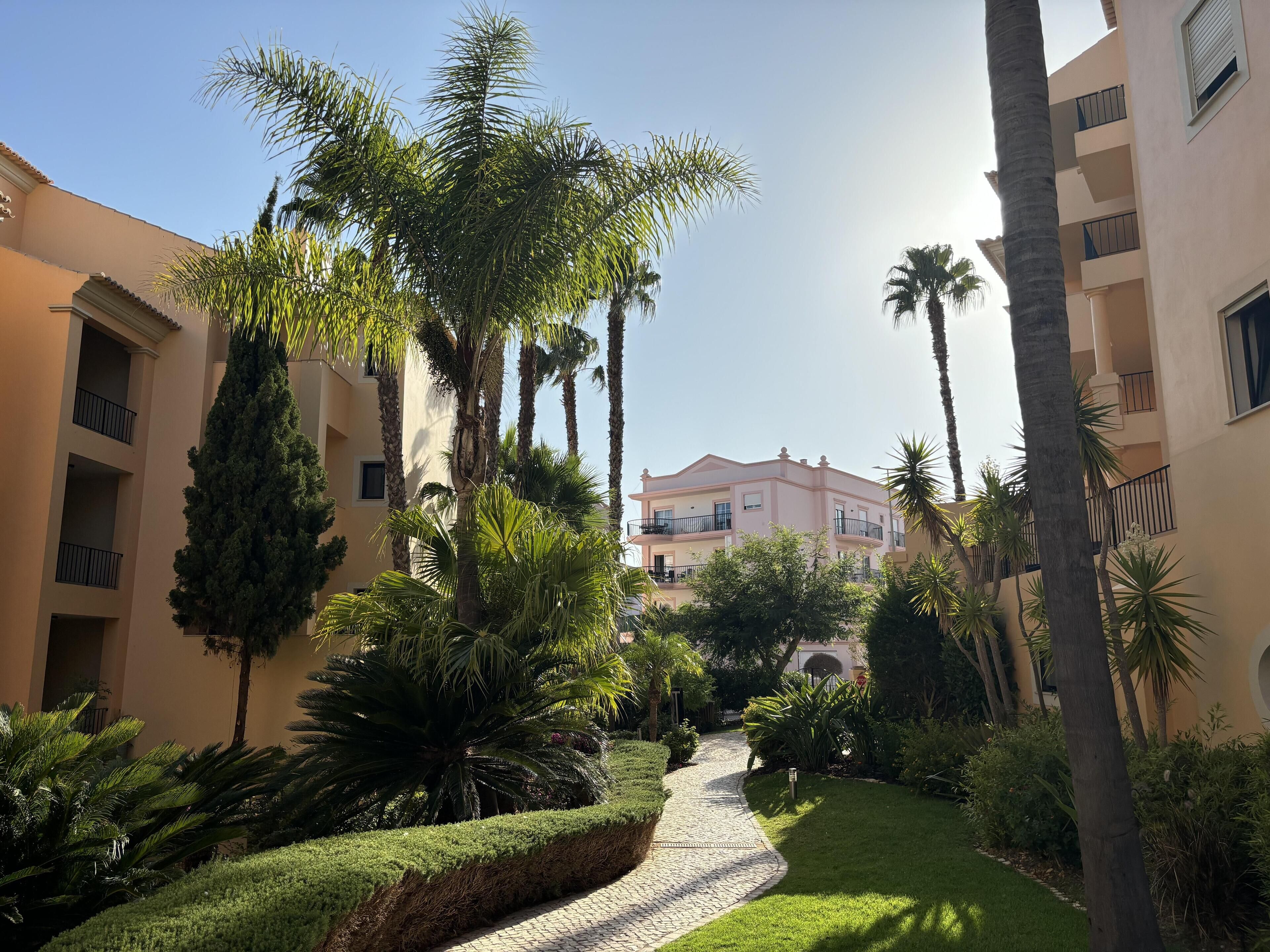 المنطقة المحيطة بالمنشأة