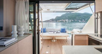 3-bedroom Santa Barbara Yacht in charming Podstrana with AC, WiFi , Flat TV