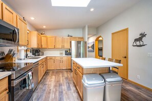 Refrigerador, microondas, horno, placa de cocina