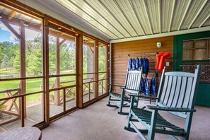 Interior - Paddler`s Paradise at Lake McGinnis (Oxford)