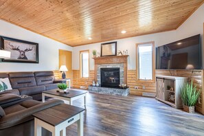 TV, fireplace, video games, table football - Paddler`s Paradise at Lake McGinnis (Oxford)