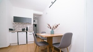 Leilighet, 1 soverom, røyk, balkong | Spisestue