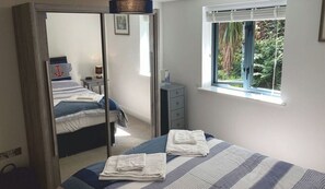 1 chambre, bureau, fer et planche à repasser, Wi-Fi gratuit