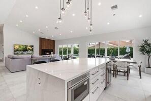 Interior - Just listed  -Quality 4 bedroom home -A louisadavis Property (La Quinta)