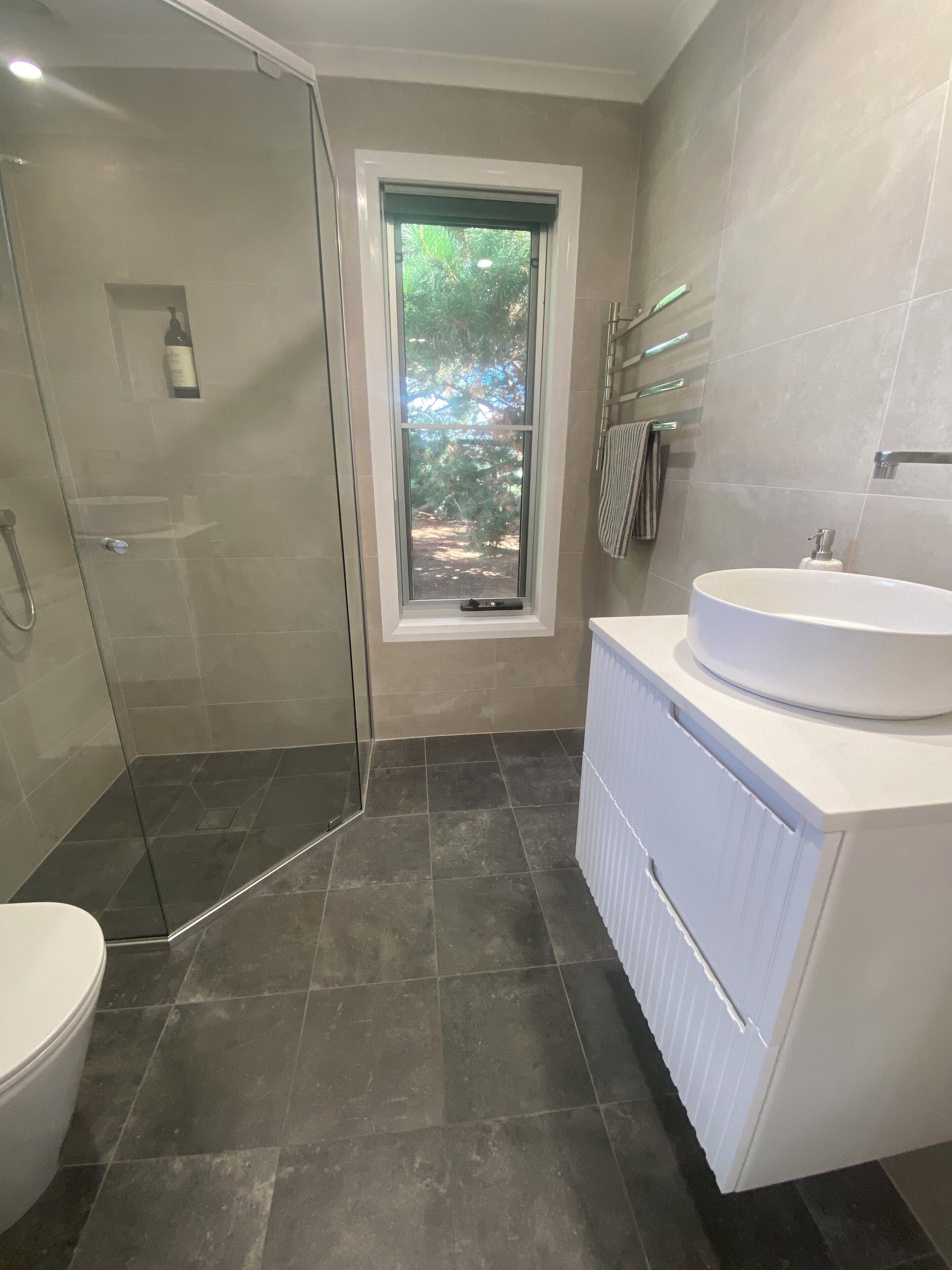 Dusche, Haartrockner, Handtücher, Seife
