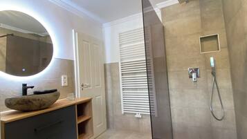 House | Bathroom | Shower, hair dryer, towels