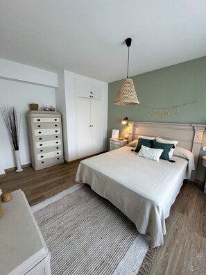 3 chambres, fer et planche à repasser, Wi-Fi gratuit, draps fournis