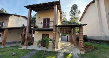 Cozy 2-bedroom chalet in wonderful Vila Benfica Itatiaia with AC, WiFi