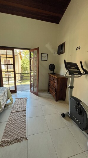 2 bedrooms, travel cot, free WiFi, wheelchair access