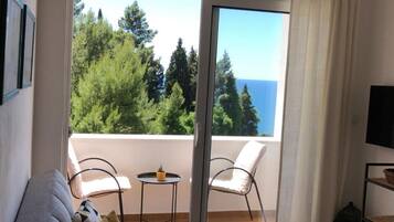 Room, 1 Bedroom, Smoking, Balcony | Ruang tamu