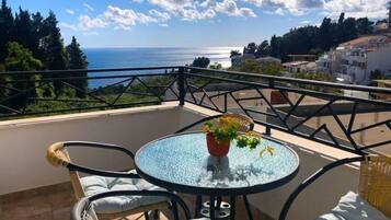 Room, 1 Bedroom, Smoking, Balcony | Outdoor dining