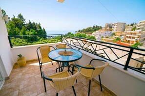 Room, 1 Bedroom, Smoking, Balcony | Outdoor dining