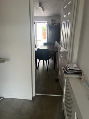 House | Interior - Basildon 3 Bedroom - Free Parking, Private Garden (Basildon)