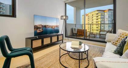 Brand new 2BD Modern Apt near MQ shopping centre