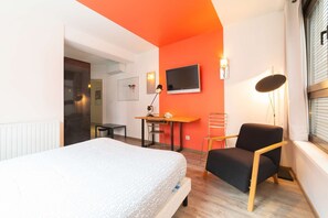 1 bedroom, WiFi - Chambre privative rouge (Mulhouse)