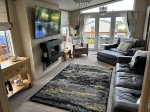 Living area - Edinburgh Lodge-sleeps 6-pet Friendly-beach&views (Prestonpans)