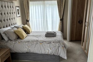 Cabana | 2 dormitoris, planxa i posts de planxar, wifi gratuïta i roba de llit 