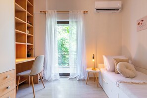 Luxury Apartment | 3 bedrooms, in-room safe, blackout curtains, iron/ironing board - Phaedrus Living Moschato City Flat (Moschato-Tavros)