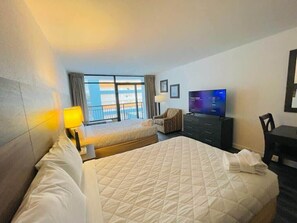 Iron/ironing board, WiFi, bed sheets - LA82 Beautiful Studio on the beach + pool+ hot tub (Myrtle Beach)