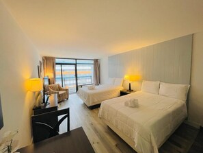 Iron/ironing board, WiFi, bed sheets - LA10 Great condo right on the beach+ pool +Hot tub (Myrtle Beach)