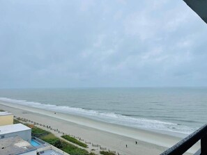 On the beach - LA19 Cozy Ocean View studio on the beach + pool (Myrtle Beach)