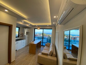 1 habitación, escritorio y espacio para trabajar con laptop 